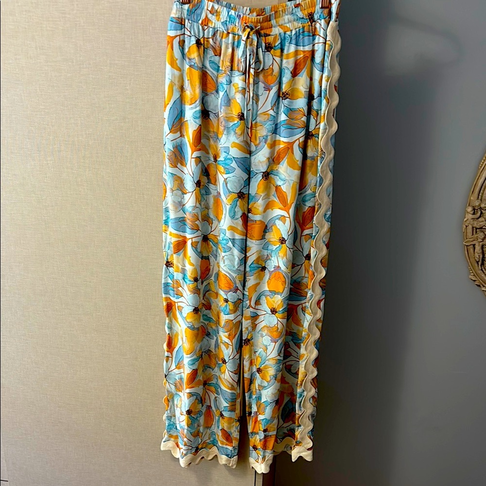 entro Floral Wide-Leg Pants in Blue, Yellow & White with Scalloped Hem